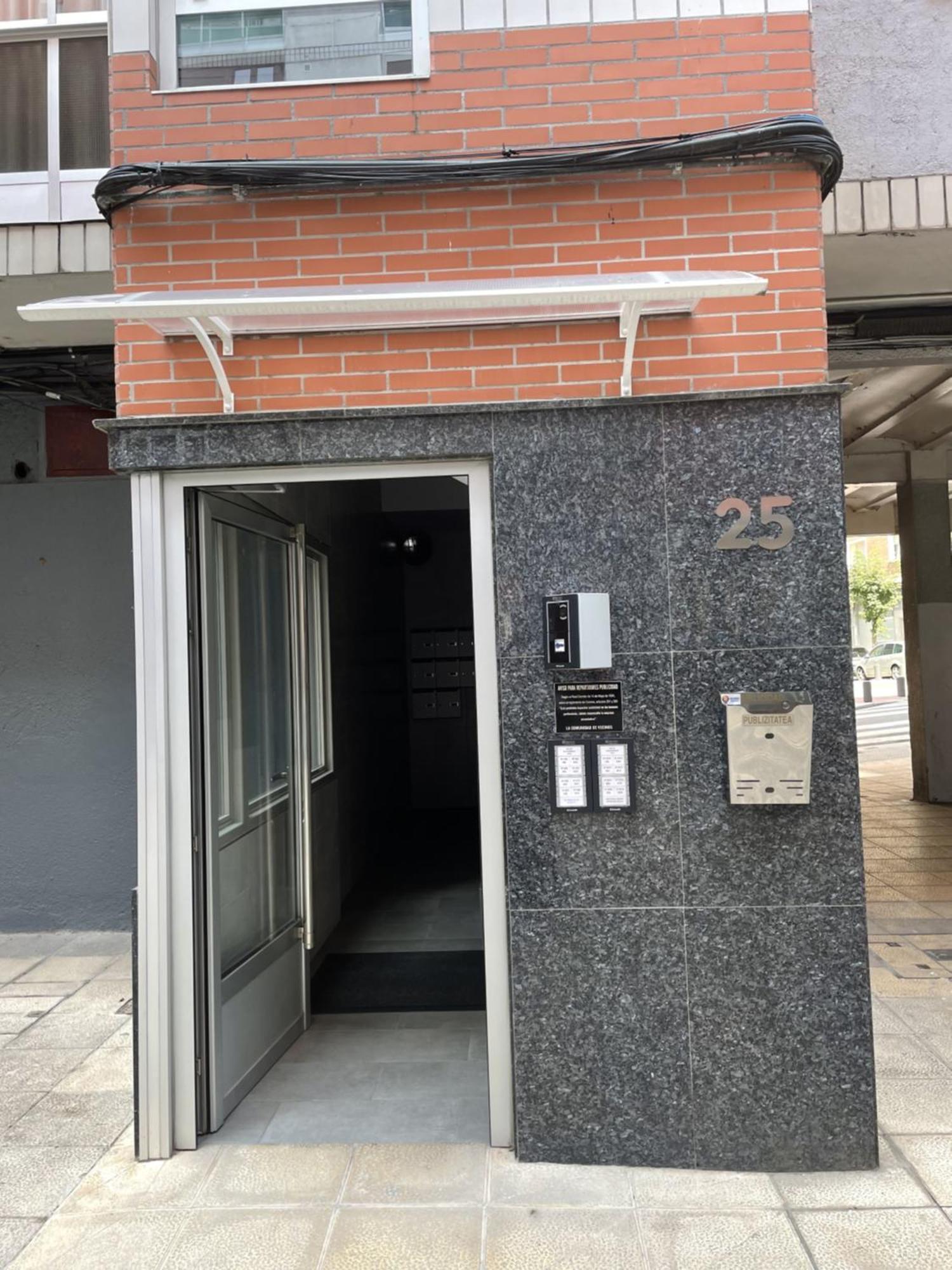 Moderno Cerca Del Metro
